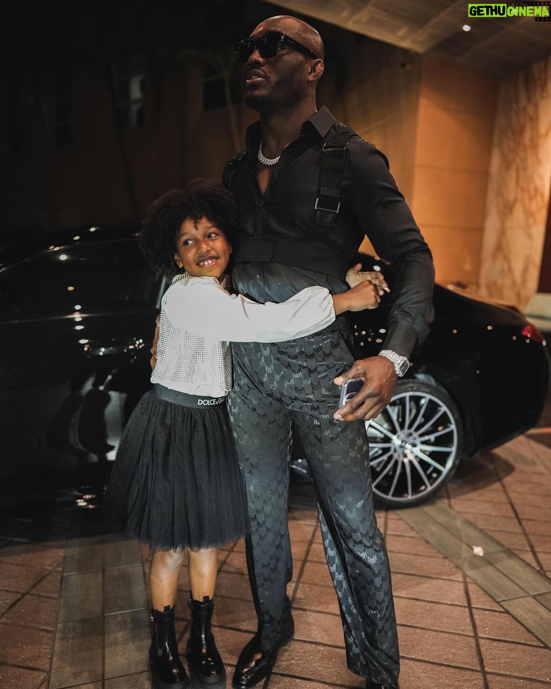 Kamaru Usman Instagram - What an amazing night I get to share with my little lady. I hope one day she will help me remember some of these amazing moments ππ€π₯°π«ΆπΏ #misspretty πΈ @patty_cuts Styled: @ugomozie @culturedbyugo Miami, Florida