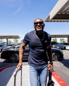 Kamaru Usman Instagram - We pulled up and got the W 👊🏿🇳🇬🫶🏿 📸 @madspkr