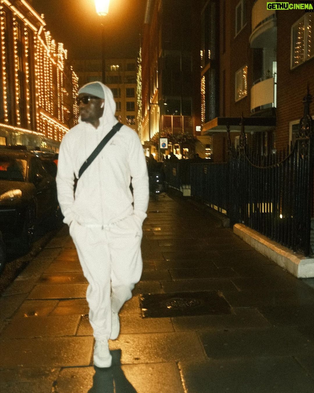 Kamaru Usman Instagram - LONDON TIMES 🫶🏿🤲🏿 London, United Kingdom