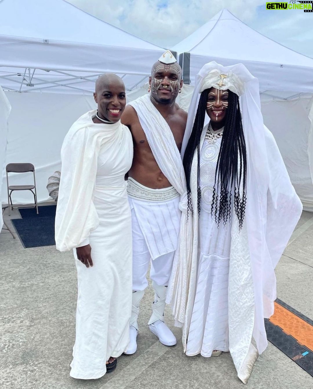 Kamaru Usman Instagram - Such an amazing time getting to see and understand how the art of filmmaking takes place with these amazing performers ππΏπ«ΆπΏ #blackpanther #wakandaforever