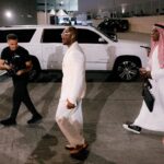 Kamaru Usman Instagram – I dared to be great and fell short. Sometimes this is the journey of life. I prey I never complain about the cards I’ve been dealt for I have been blessed beyond my wildest dreams. 

Alhamdulilah for everything. We go back to the drawing board and Insha Allah we’ll be back 🫶🏿🙏🏿👊🏿🇳🇬 #UFC294 #GREATFUL Etihad Arena