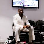 Kamaru Usman Instagram – I dared to be great and fell short. Sometimes this is the journey of life. I prey I never complain about the cards I’ve been dealt for I have been blessed beyond my wildest dreams. 

Alhamdulilah for everything. We go back to the drawing board and Insha Allah we’ll be back 🫶🏿🙏🏿👊🏿🇳🇬 #UFC294 #GREATFUL Etihad Arena