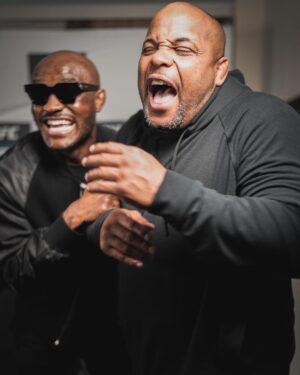 Kamaru Usman Instagram - I am more than blessed & grateful to be covered with such an abundance of love 🫶🏿🙏🏿

A big thank you to my family,friends, team and fans for always getting on this rollercoaster with me. 

Until the next one…👊🏿🫶🏿
