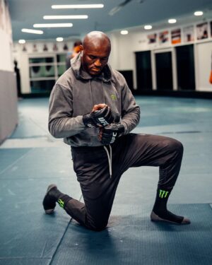 Kamaru Usman Instagram - Turning enemies dreams into 𝐍𝐢𝐠𝐡𝐭𝐦𝐚𝐫𝐞𝐬 👀 @Usman84kg

#MonsterEnergy #UFC294 #InAbuDhabi #UFC #Fight #FightNight