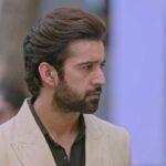 Kamya Punjabi Instagram - Court mein hua Neerja ka saamna Abeer aur uske parivaar se. Kya hoga ab iss kahaani mein? 😰 Dekhiye #NeerjaEkNayiPehchaan, har roz raat 8:30 baje, sirf #Colors aur @officialjiocinema par. @aasthasharma.27 @rajveer__singh @abhishekrawat_actor @panjabikamya