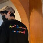 Kanaphan Puitrakul Instagram - don't be so hard on yourself🌱🧡 (เปิดพรีออเดอร์ วันนี้-17may นะครับ) รายละเอียดเพิ่มเติม : @momento_officials
