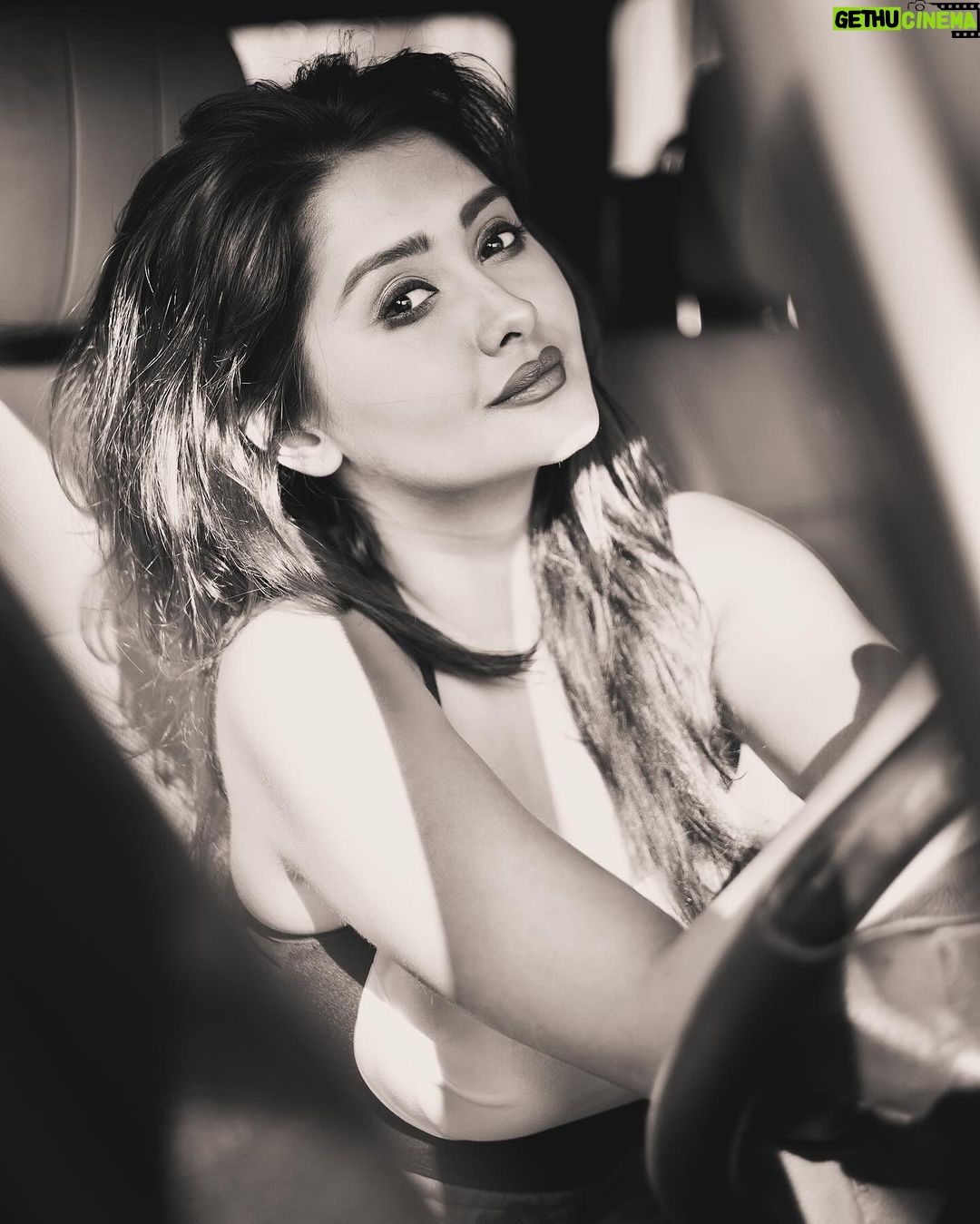 Kanchi Singh Instagram - 🥀 . . 📸 @shadank_photography