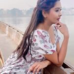 Kanchi Singh Instagram - Dheere Dheere…. #reelsinstagram #reelitfeelit #realtor #reelsindia #reelkarofeelkaro #reelsinsta Banaras
