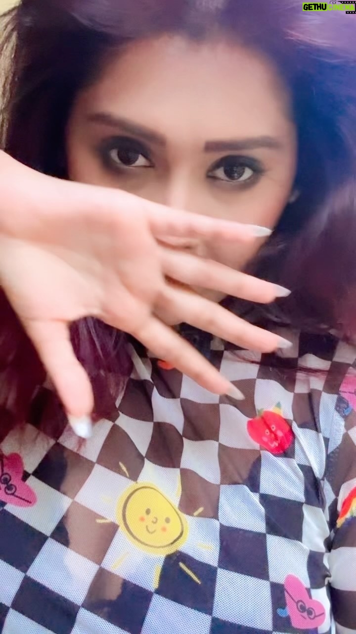 Kanchi Singh Instagram - When you are bored you do this…. #réel #reelsinstagram #reelkarofeelkaro #reelindia