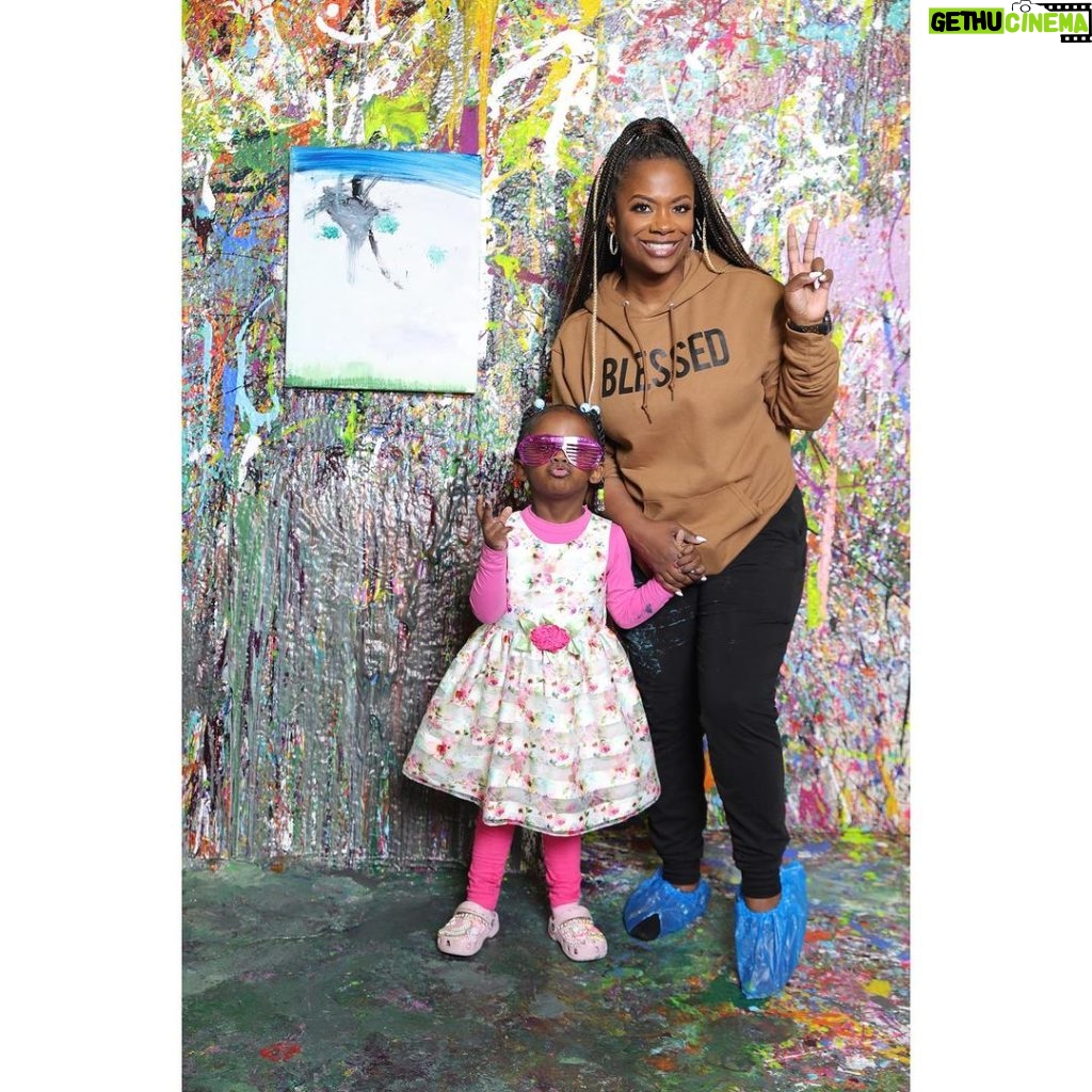 Kandi Burruss Tucker Instagram - Brought the kids out to celebrate @ourrorystory!!!! The kids were able to be true artists! 🎨🖌️🎨🖌️
