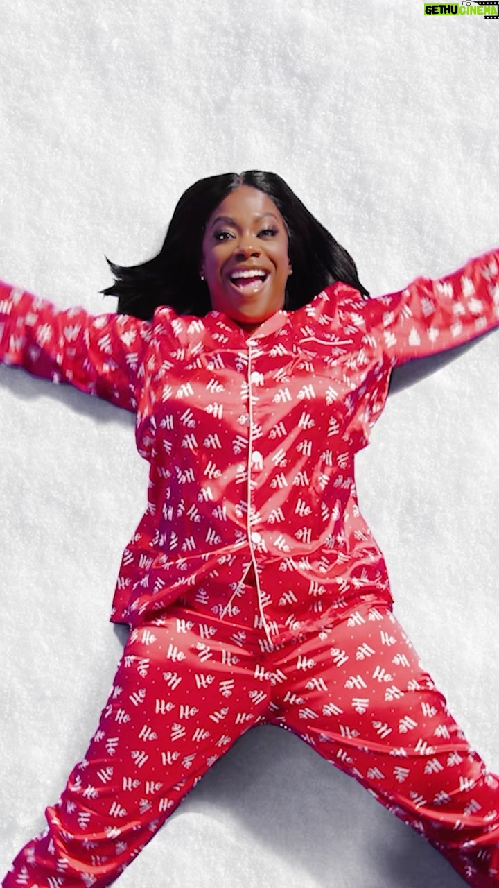 Kandi Burruss Tucker Instagram - These dance moves are giving struggle… 🤣🤣🤣 Happy Holidays! #SurroundSound Director + Editor: @mrdblanks Camera Op: @j.paschalphoto Hair: @taetv Makeup: @sewjodie Wardrobe Stylist: @ryanisstyle Production Assistants: @rlx_4k @jeffery.jpeg Nails: @imnails