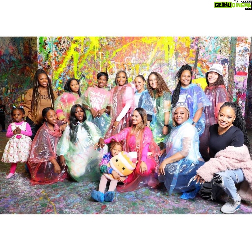 Kandi Burruss Tucker Instagram - Brought the kids out to celebrate @ourrorystory!!!! The kids were able to be true artists! 🎨🖌️🎨🖌️