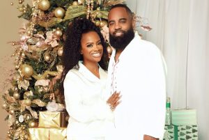 Kandi Burruss Instagram - Merry Christmas everyone! From our family to yours. I pray that you have an awesome. Christmas!🎄🎁🎊🎉