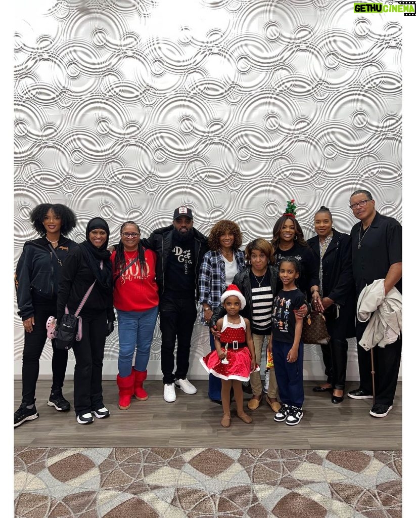 Kandi Burruss Tucker Instagram - The family had to come out & support @blazetucker on her first dance recital!!!! We got an extra treat because @princessshya performed too! They did such a great job! All the dancers at @dancemakersatlanta were amazing. Awesome job! 👏🏾👏🏾👏🏾🎄🎉❤️ Sidebar… thank you @bravoandy for my sweater! ❤️😘