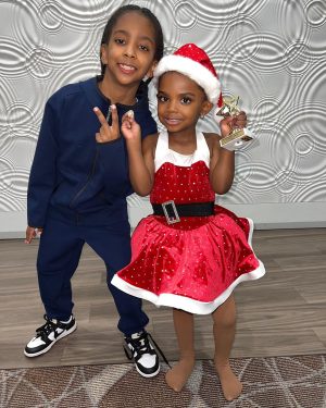 Kandi Burruss Instagram - The family had to come out & support @blazetucker on her first dance recital!!!! We got an extra treat because @princessshya performed too! They did such a great job! All the dancers at @dancemakersatlanta were amazing. Awesome job! 👏🏾👏🏾👏🏾🎄🎉❤️

Sidebar… thank you @bravoandy for my sweater! ❤️😘