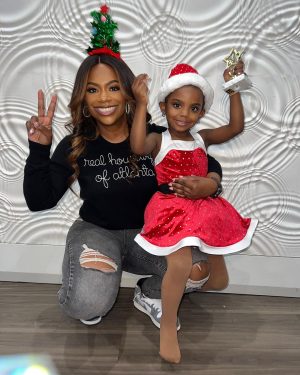 Kandi Burruss Instagram - The family had to come out & support @blazetucker on her first dance recital!!!! We got an extra treat because @princessshya performed too! They did such a great job! All the dancers at @dancemakersatlanta were amazing. Awesome job! 👏🏾👏🏾👏🏾🎄🎉❤️

Sidebar… thank you @bravoandy for my sweater! ❤️😘