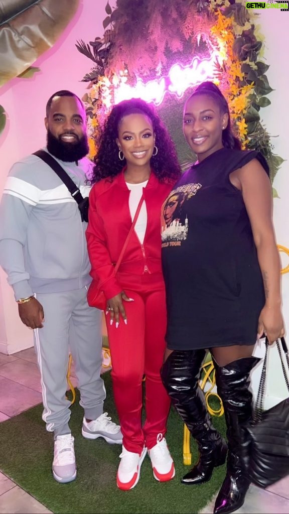Kandi Burruss Tucker Instagram - I found a new spot! @todd167 @imnails & I decided to try a new spot that we saw on IG. @mobayspiceatl did not disappoint! It was so good! Check them out! @todd167 & I are thankful for how people always show up & show out for our restaurants, businesses, & events & we want to do the same for others. Spread the word about @mobayspiceatl!