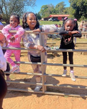 Kandi Burruss Instagram - It’s that time of year where a trip to the #PumpkinPatch is a must!