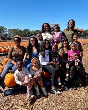 Kandi Burruss Instagram - It’s that time of year where a trip to the #PumpkinPatch is a must!