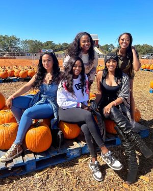 Kandi Burruss Instagram - It’s that time of year where a trip to the #PumpkinPatch is a must!