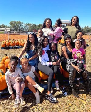 Kandi Burruss Instagram - It’s that time of year where a trip to the #PumpkinPatch is a must!