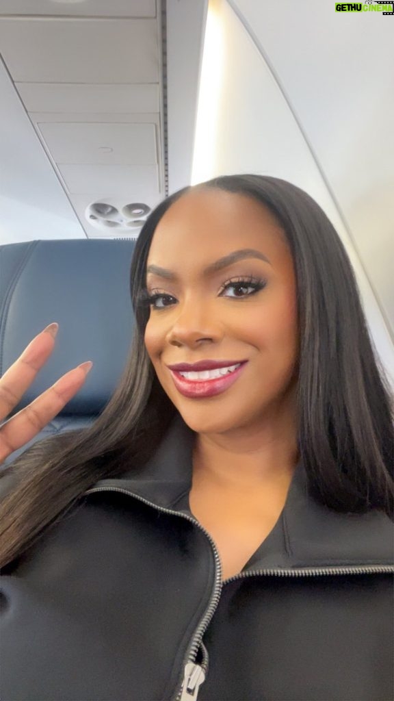 Kandi Burruss Tucker Instagram - It’s just one of them days today! Thankful for the nice people who were so kind to me today at the airport. I appreciate you!