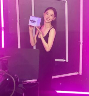 Kang Han-na Instagram - 아티스트 분들 모두 축하드립니다🌹
초대해주셔서 감사해요 :)

#2022MAMAAWARDS
