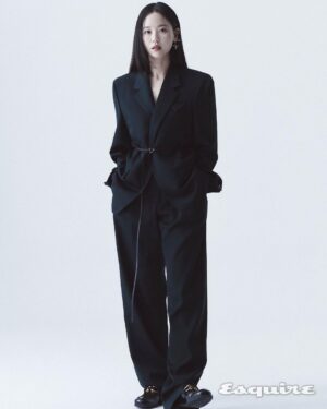Kang Han-na Instagram - @esquire.korea 🌹🖤
