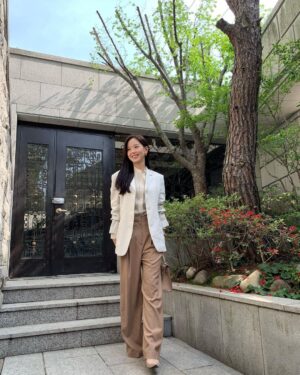 Kang Han-na Instagram - 오늘의 인재🤎

#스타트업