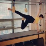 Kang Han-na Instagram - 일주일 전에 찍어놓고 이제야 업로드🐥 팔힘이라곤 1도 없던 내가..!! #Pilates #코어튼튼