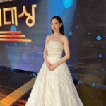 Kang Han-na Instagram - KBS 연기대상 우수상 그리고 베스트커플상 모두 진심으로 감사드립니다. 앞으로 계속해서 좋은 연기 보여드리는 배우가 될 수 있도록 열심히 노력하겠습니다! 여러분 새해 복 많이 받으세요🐰✨