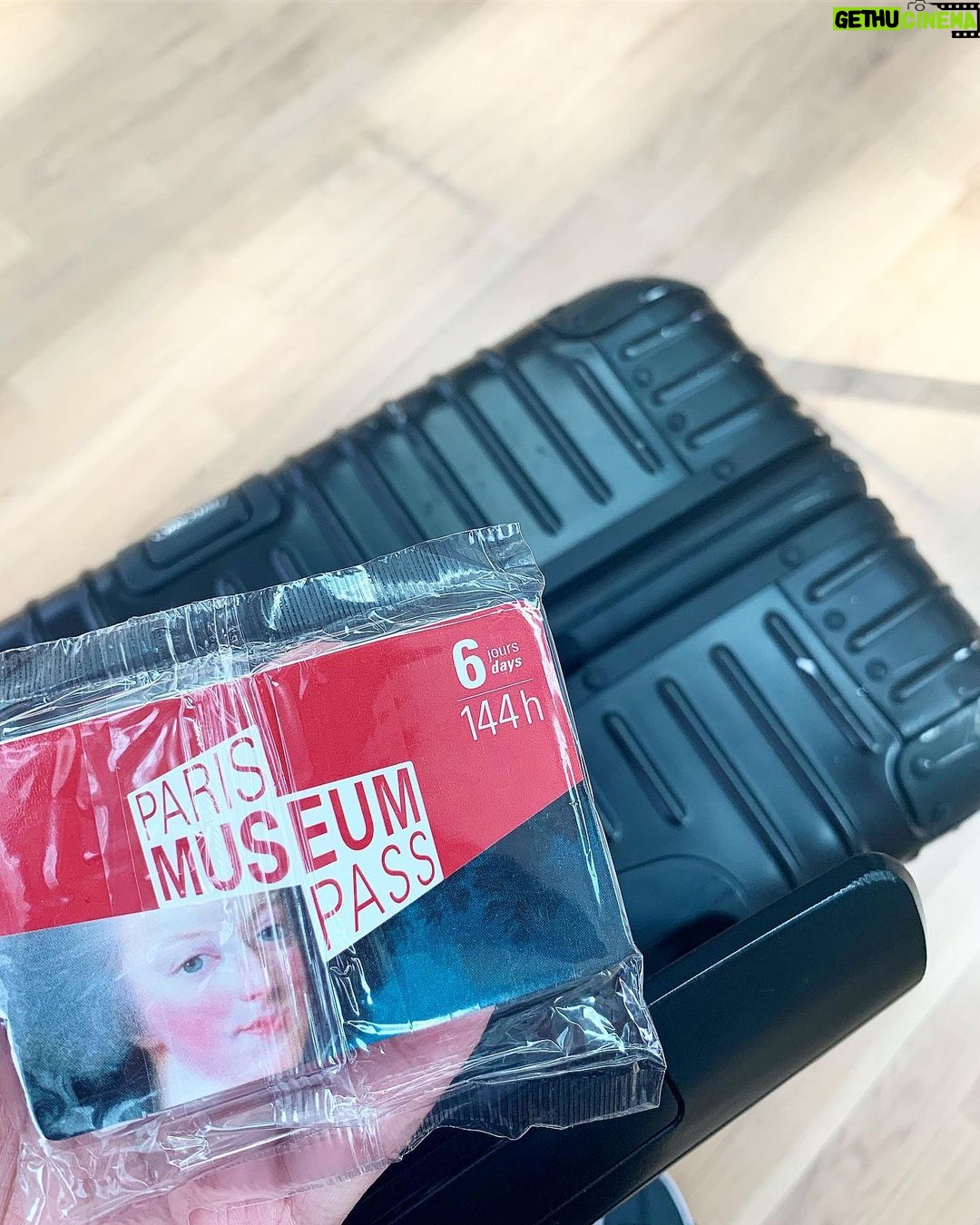 Kang Han-na Instagram - Je vais à Paris!🇫🇷 인천공항 Incheon Airport