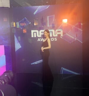 Kang Han-na Instagram - 아티스트 분들 모두 축하드립니다🌹
초대해주셔서 감사해요 :)

#2022MAMAAWARDS