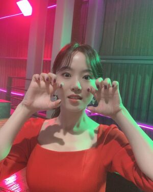 Kang Han-na Instagram - 주말아 언제와 인재와!💃

#토일9시 #스타트업