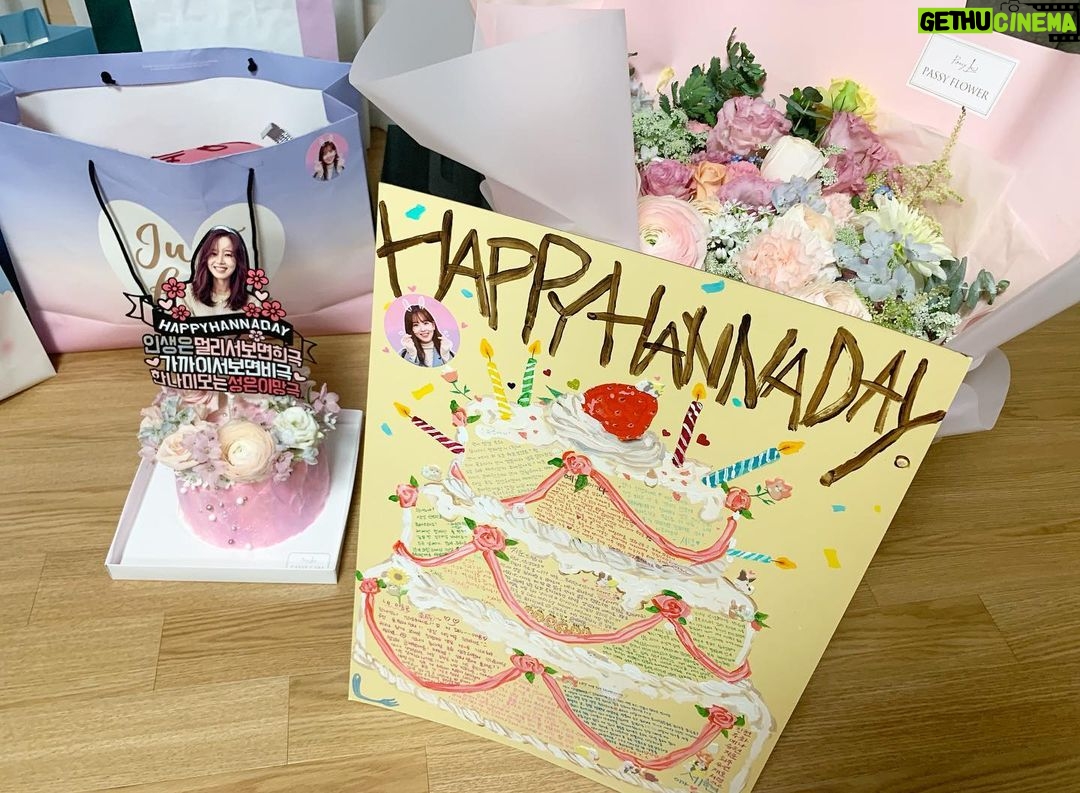 Kang Han-na Instagram - 나 이런 생일은 처음이었어요 못 잊을거야🥳 우리 ‘포근이’들 너무 너무 고마워요♥️♥️♥️ #HHD
