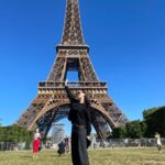 Kang Han-na Instagram - Thx Paris!!🖤
