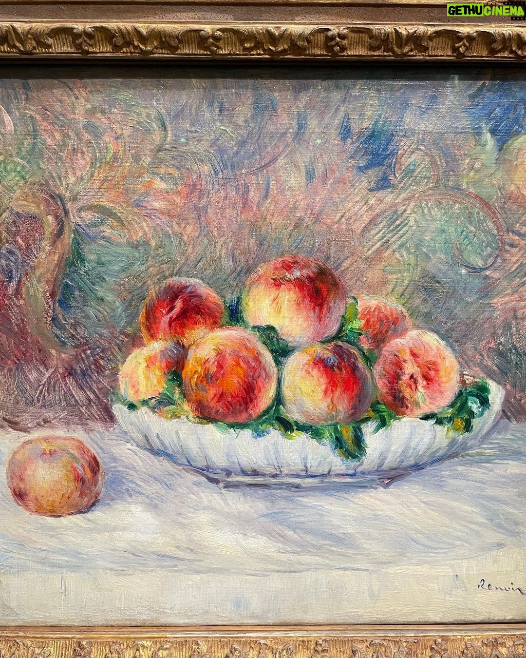 Kang Han-na Instagram - 🍑Renoir - Peaches🍑 Musée de l'Orangerie