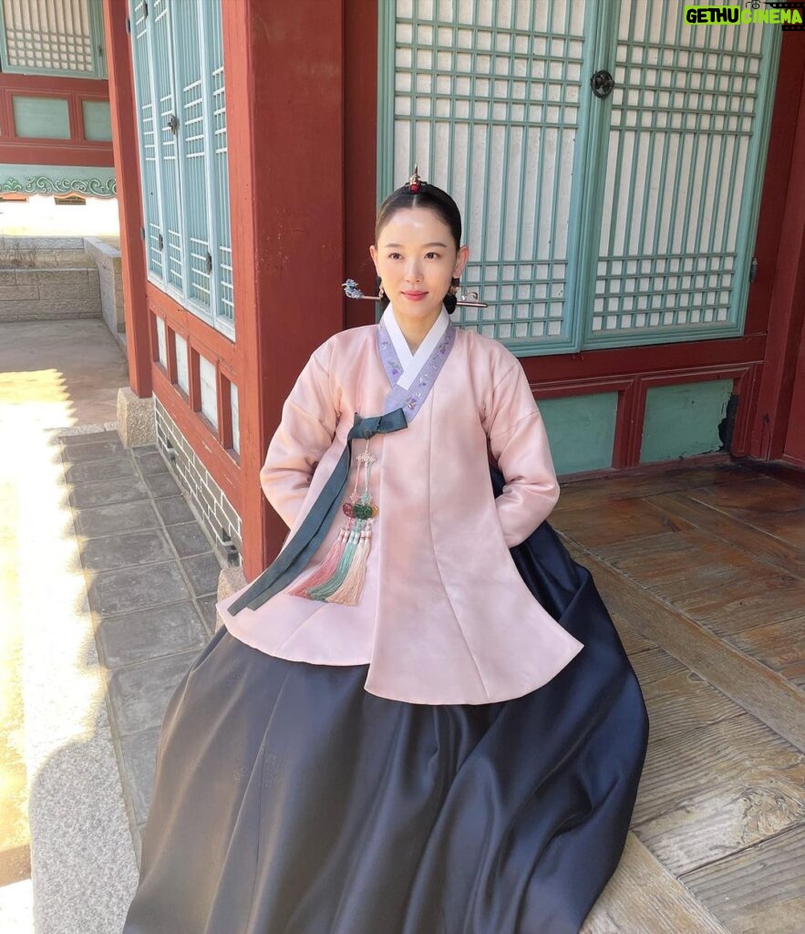 Kang Han-na Instagram - #붉은단심 하는 날💗 오늘밤 9시30분에 KBS2TV에서 만나시지요☺️