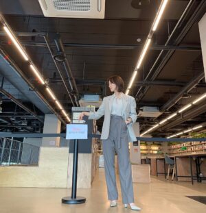 Kang Han-na Instagram - 속마음은 그 반대인재..👉🏻👈🏻

#스타트업
