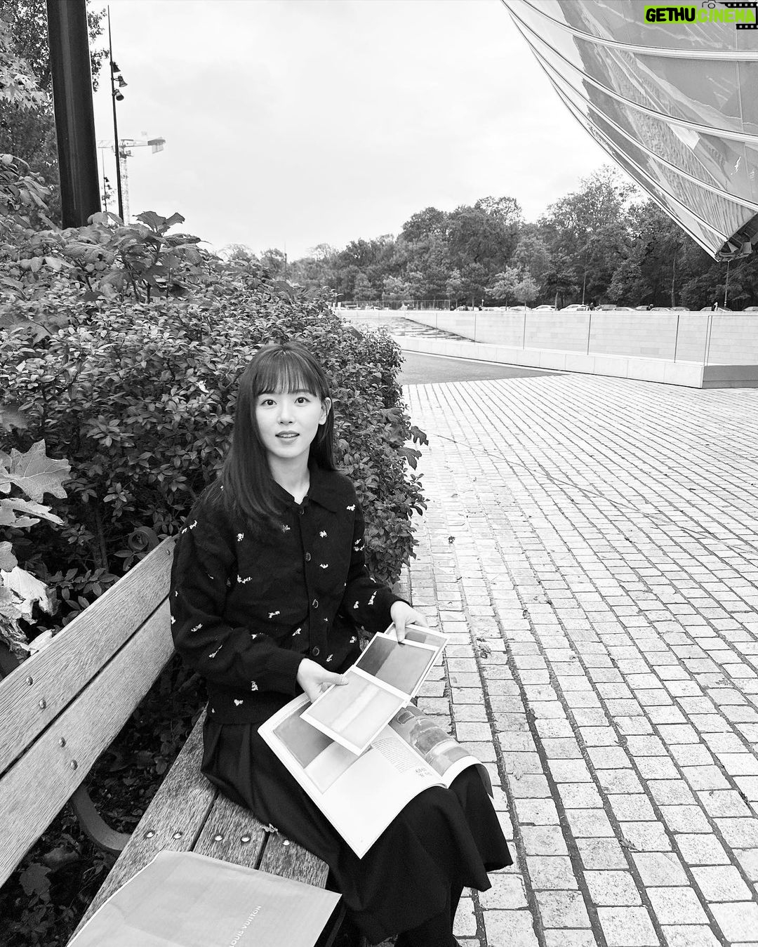 Kang Han-na Instagram - Mark rothko🖤 Louis Vuitton Foundation