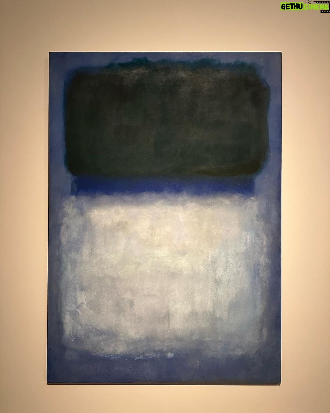 Kang Han-na Instagram - Mark rothko🖤 Louis Vuitton Foundation