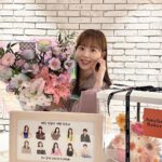 Kang Han-na Instagram - 내가 벌써 데뷔 10주년이라니🥹 드라마 마지막 촬영일에 받은 포근이들의 따뜻한 축하와 사랑 덕분에 앞으로 10년도 잘 해낼 수 있을 것 같아요🫶🏻 포근이들!!! 나랑 항상 함께 해줘서 너무 고맙고 사랑해요🩷🩵🧡💚💜