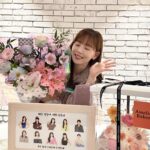 Kang Han-na Instagram - 내가 벌써 데뷔 10주년이라니🥹 드라마 마지막 촬영일에 받은 포근이들의 따뜻한 축하와 사랑 덕분에 앞으로 10년도 잘 해낼 수 있을 것 같아요🫶🏻 포근이들!!! 나랑 항상 함께 해줘서 너무 고맙고 사랑해요🩷🩵🧡💚💜