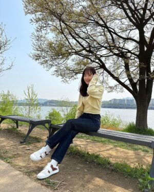 Kang Han-na Instagram - 봄날🫶🏻

#광고
#로저비비에 #RogerViver