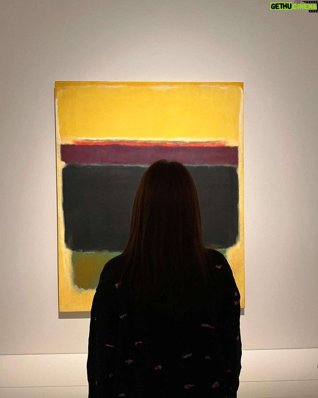Kang Han-na Instagram - Mark rothko🖤 Louis Vuitton Foundation