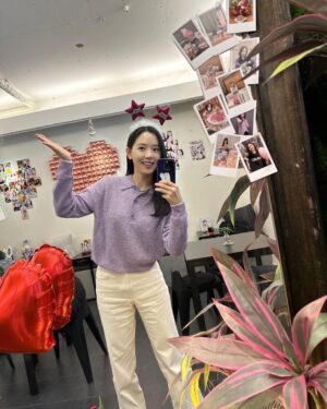 Kang Han-na Instagram - 포근이들과 함께 한 너무나도 신나고 행복했던 예쁜 생일카페🥳💜🎉

#포근이들센스매번감탄감동
#생일카페처음인데원래이렇게재밌어요?!
#세젤귀포근이들과 #0130함께🫶🏻