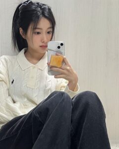 Kang Hye-won Instagram - 🤔🍞
