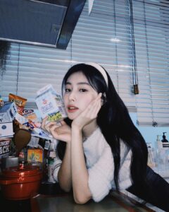 Kang Hye-won Instagram - 🎄🧑🏻‍🎄🦌