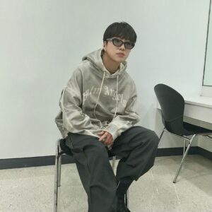 Kang Seung-yoon Instagram - 그 때의 나를 되돌아볼 수 있었던 시간! 함께해주신 모든 분들 고생 많으셨고 감사합니다!! #판타지보이즈 가 된 소년들 너무너무 축하한다👏🏻👏🏻👏🏻👏🏻 다른 소년들도 지금까지 열심히 달려줘서 고마워 고생많았어👍🏻#소년판타지 끝💙