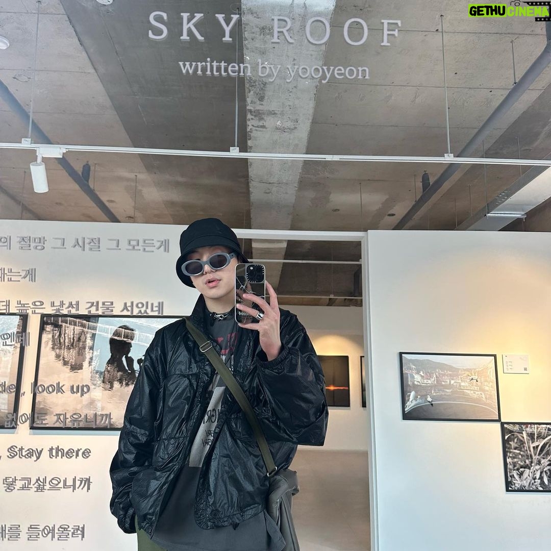 Kang Seung-yoon Instagram - 새로운 공간에서 보니 또 새로운 #하늘지붕_yooyeon in BUSAN